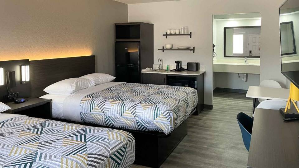 More Photos Of 8201 E Skelly Dr, Tulsa Hotel For Sale