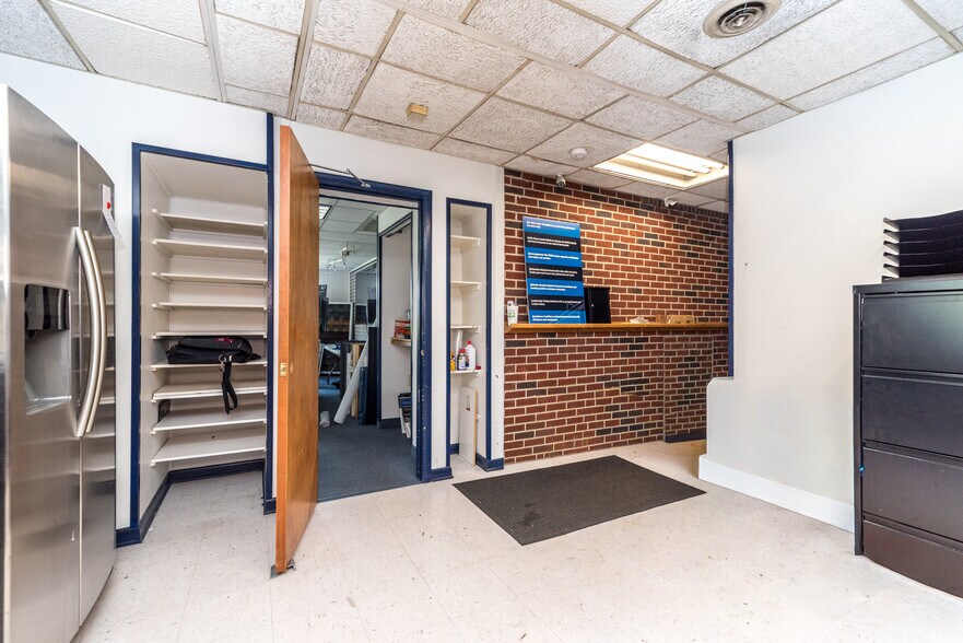 More Photos Of 1454 Bethlehem Pike, North Wales Storefront Retail Office For Lease