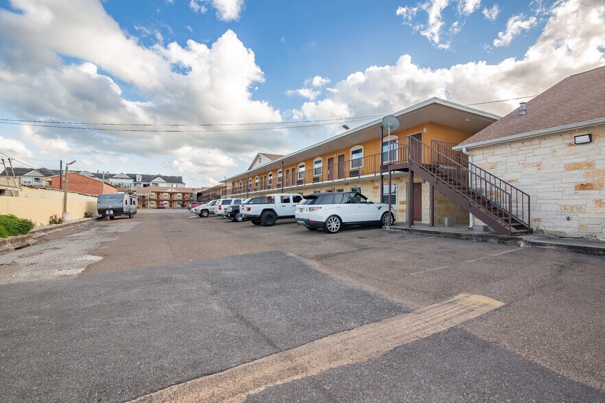 More Photos Of 3005 Houston Hwy, Victoria Hotel For Sale