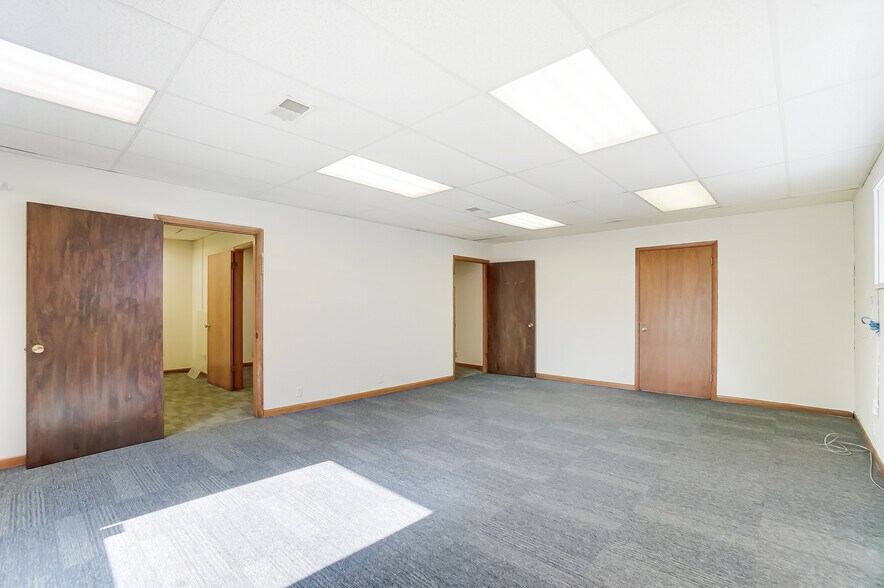 More Photos Of 112-120 N West St, Lima Storefront Retail Office For Lease