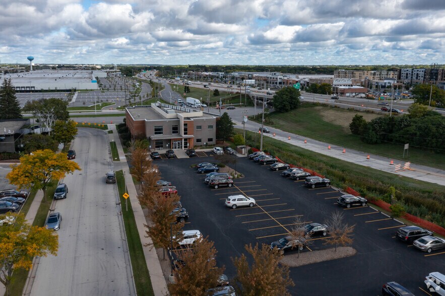 More Photos Of 3040 N 117th St, Wauwatosa Medical For Lease