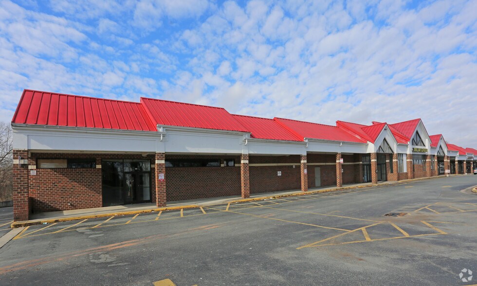 More Photos Of 602-622 Rauhut St, Burlington Unknown For Lease