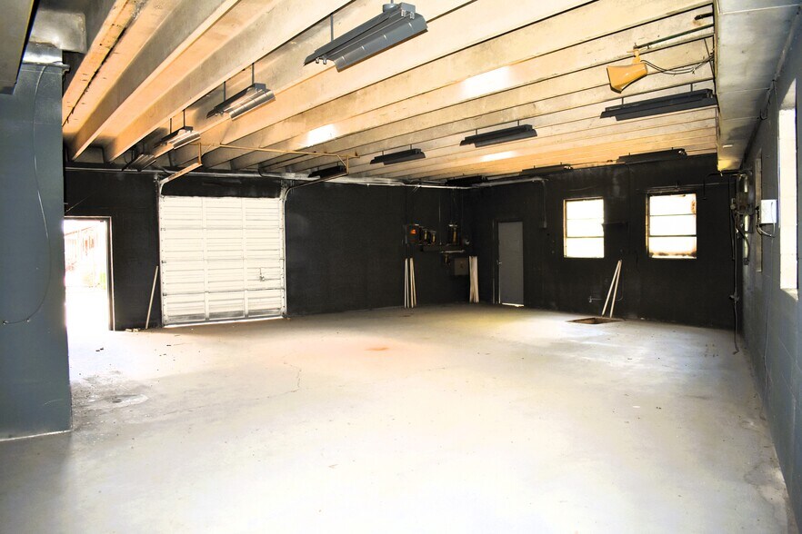 More Photos Of 710 N Perry St, Montgomery Industrial For Lease