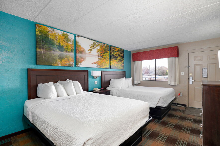 More Photos Of 3114 N Kentwood Ave, Springfield Hotel For Sale