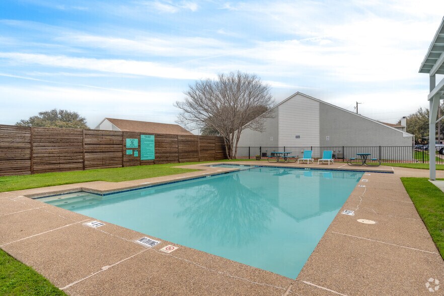 More Photos Of 121 S Hampton Rd, Crowley Apartments For Sale