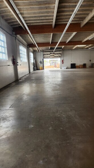 More Photos Of 2101 E 37th St, Vernon Manufacturing For Sale
