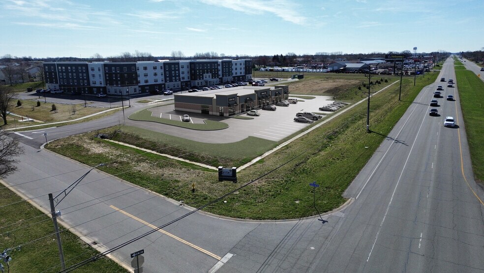 More Photos Of SEC of US 31 and Country Gate Drive, Whiteland Storefront For Lease