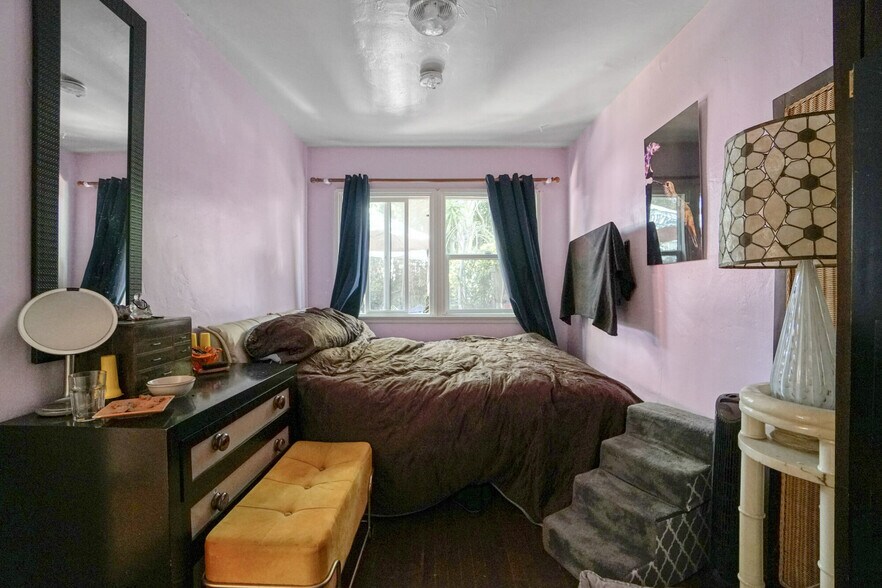 More Photos Of 2045 Penmar Ave, Venice Apartments For Sale