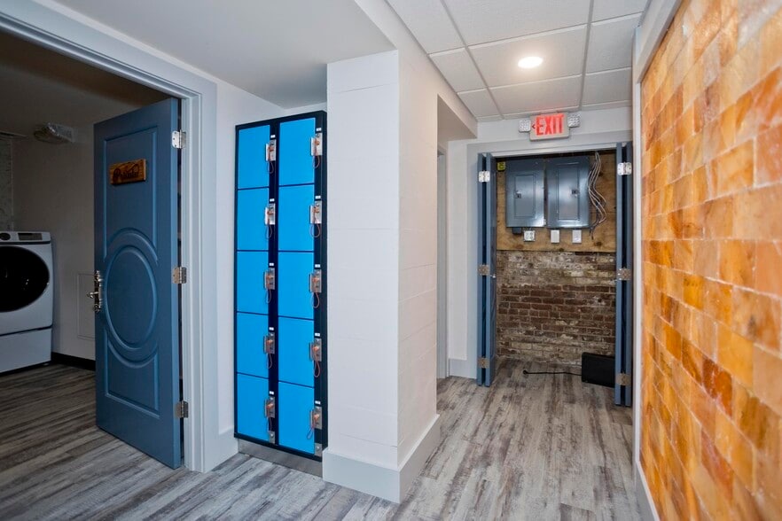 More Photos Of 1372 Main St, Palmer Freestanding For Lease