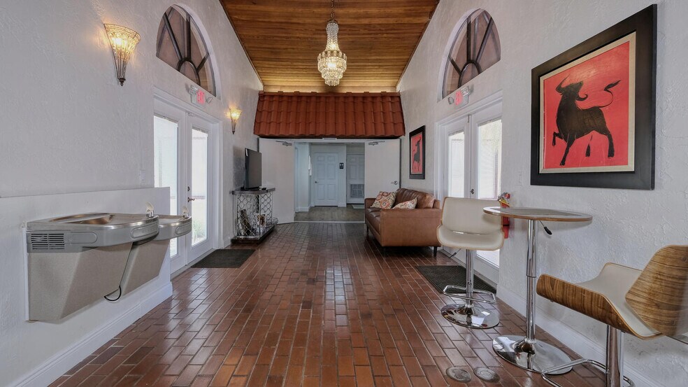 More Photos Of 2548-2550 First St, Fort Myers Loft Creative Space For Lease