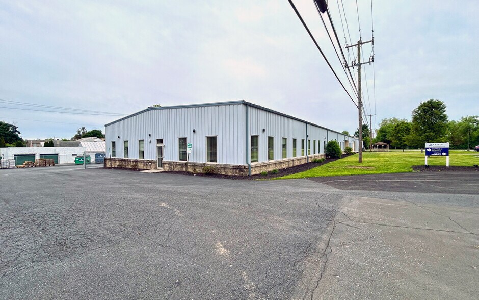 More Photos Of 453 Lincoln St, Carlisle Flex For Lease