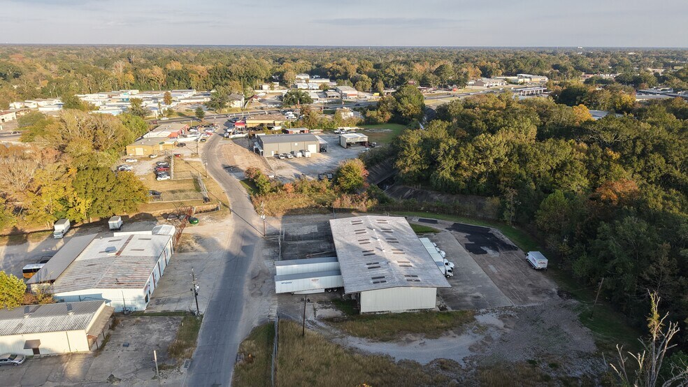 More Photos Of 6722 Bicentennial Pl, Baton Rouge Truck Terminal For Lease