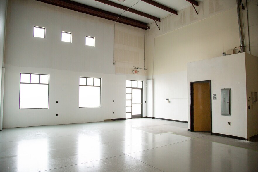 More Photos Of 2420 Midtown Pl NE, Albuquerque Warehouse For Lease