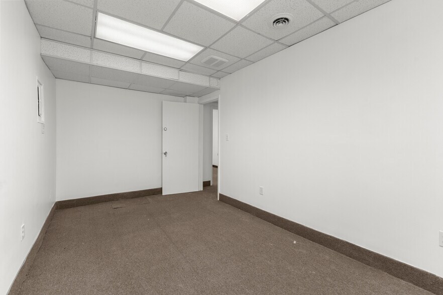 More Photos Of 1800 Grindley Park St, Dearborn Office For Lease