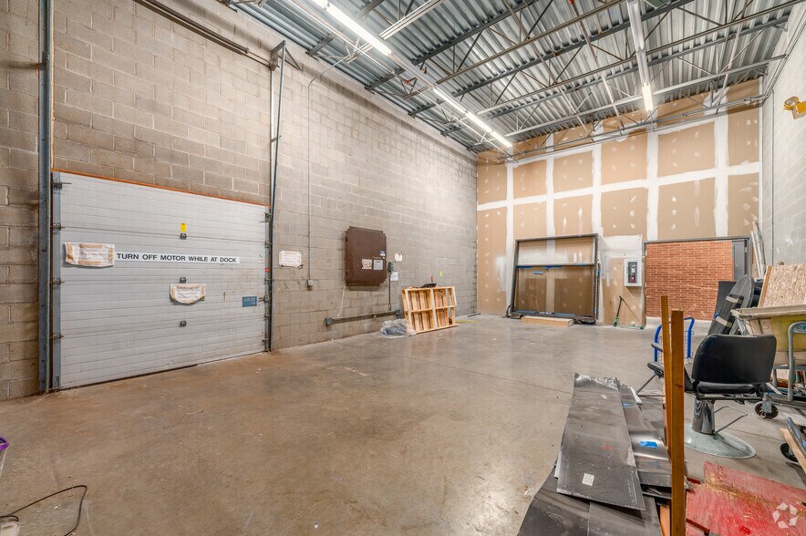 More Photos Of 23533 Mercantile Rd, Beachwood Showroom For Lease