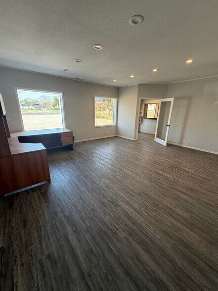 More Photos Of 1919 W Central Ave, El Dorado Warehouse For Lease