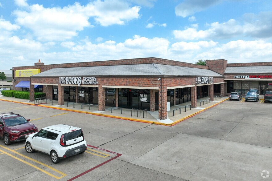 More Photos Of 5401-5531 S Hulen St, Fort Worth Unknown For Lease
