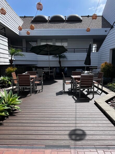 More Photos Of 2200 Pacific Coast Hwy, Hermosa Beach Office For Sale