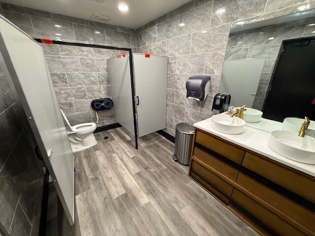 More Photos Of 2007 Yosemite Blvd, Modesto Office For Lease