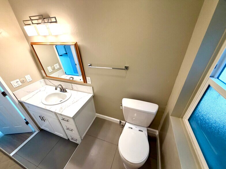 More Photos Of 3560 Front St, San Diego Multifamily For Sale