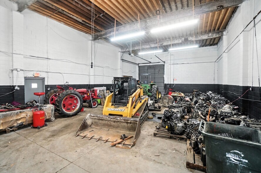 More Photos Of 603 S Broadway St, Dayton Warehouse For Sale