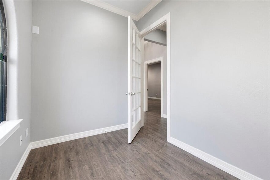 More Photos Of 12832 Willow Centre Dr, Houston Office Residential For Sale