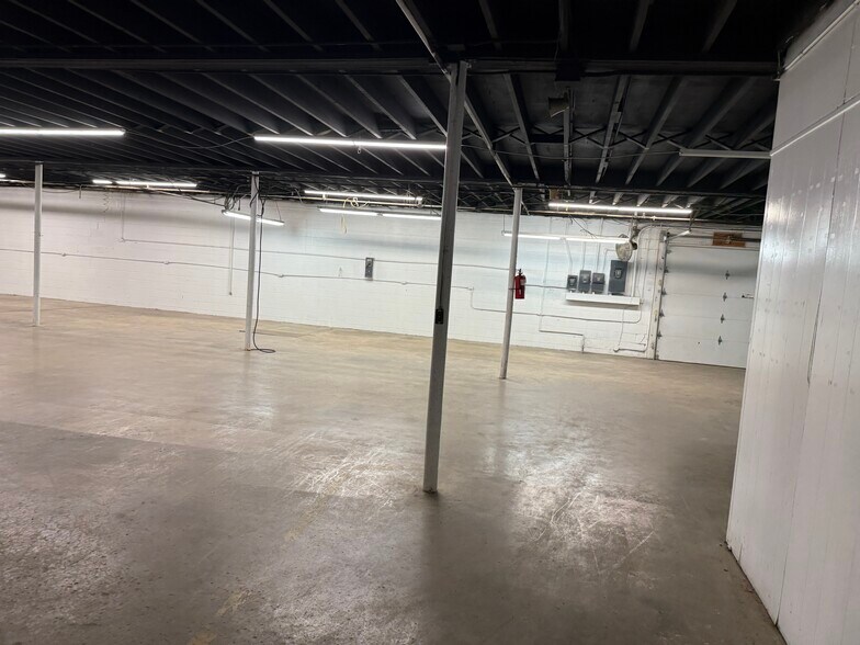 More Photos Of 630 Trindale Rd, Trinity Warehouse For Lease