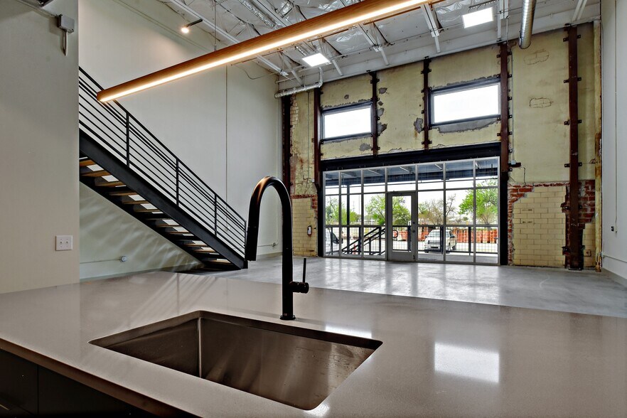 More Photos Of 215 Coca Cola Pl, San Antonio Apartments For Lease