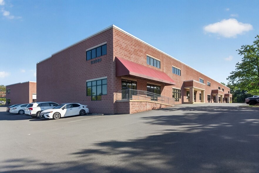 More Photos Of 22580 Glenn Dr, Sterling Showroom For Sale
