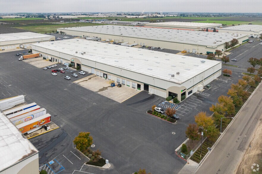 More Photos Of 4333 S Minnewawa Ave, Fresno Warehouse For Lease