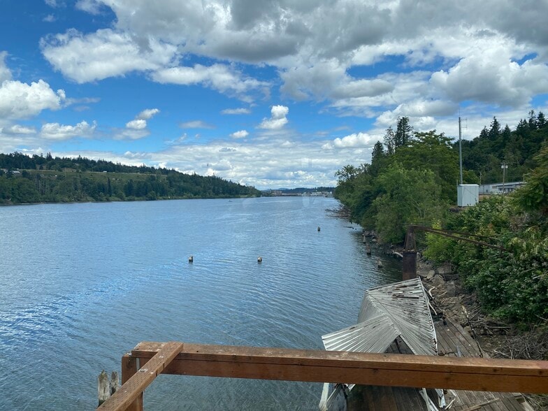 More Photos Of 18645 Highway 99E, Oregon City Showroom For Sale