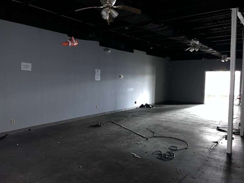 More Photos Of 1058-1068 Country Club Rd, Columbus General Retail For Sale