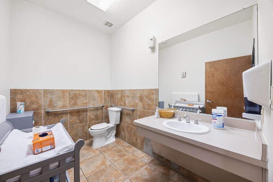 More Photos Of 4504 Legacy Dr, Plano Medical For Sale