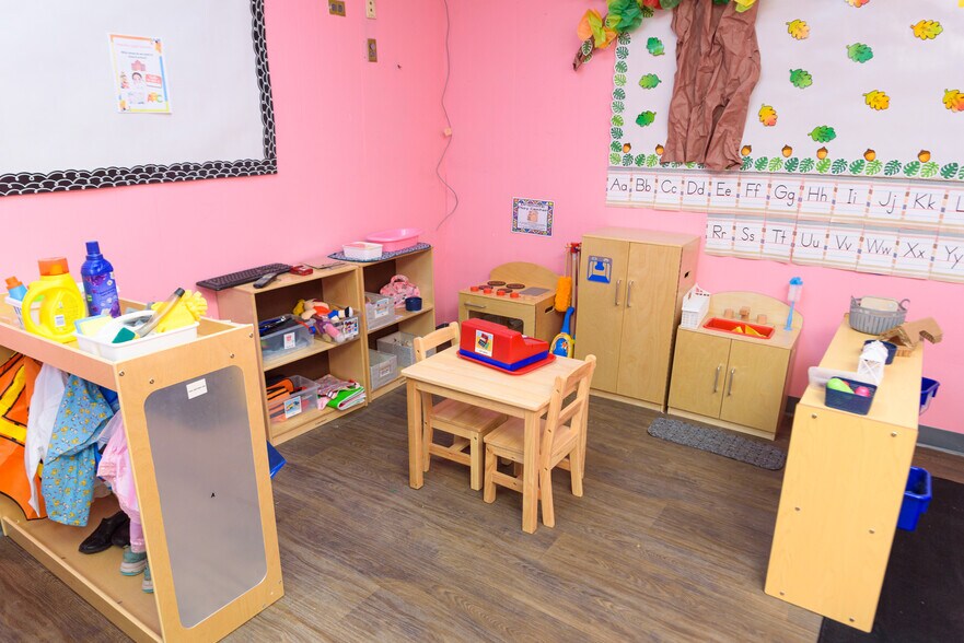 More Photos Of 6664 Grand Ave, Maspeth Schools For Lease