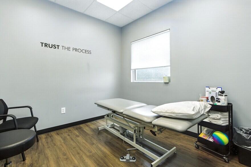 More Photos Of 2221 John Williams Blvd, Bedford Office For Sale