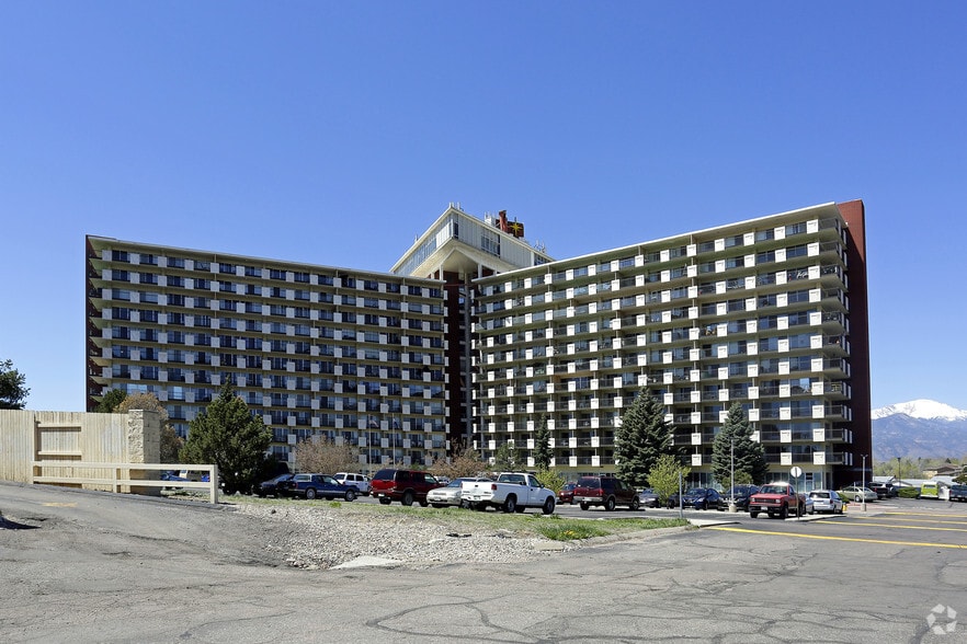 More Photos Of 411 Lakewood Cir, Colorado Springs Hotel For Sale