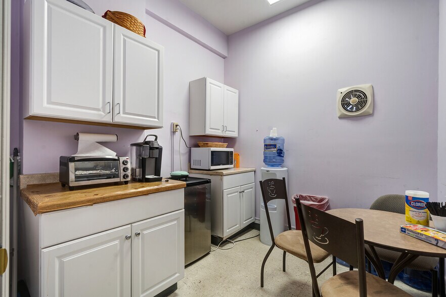 More Photos Of 313 State St, Perth Amboy Office Residential For Lease