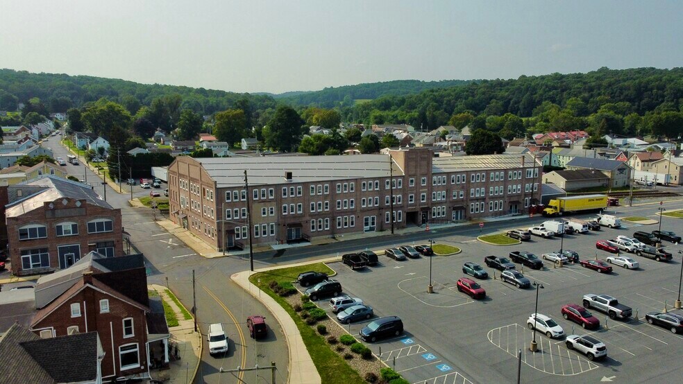 Primary Photo Of 12 W Locust St, Fleetwood Manufacturing For Lease