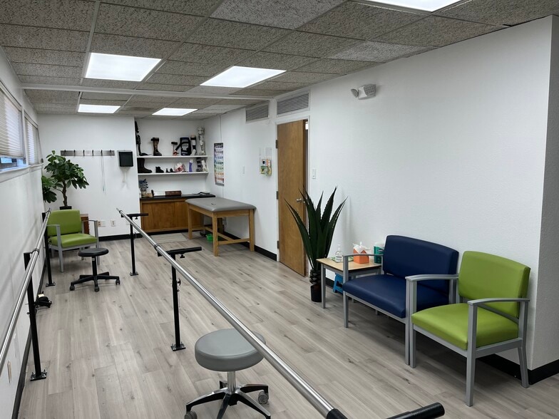 More Photos Of 124 Alvarado Dr SE, Albuquerque Medical For Lease