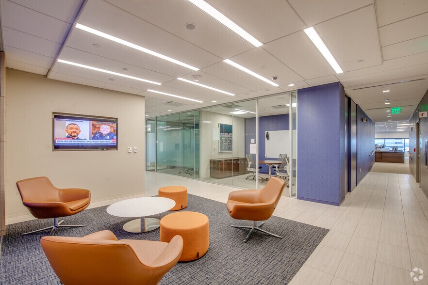 More Photos Of 100 S Charles St, Baltimore Office For Sale