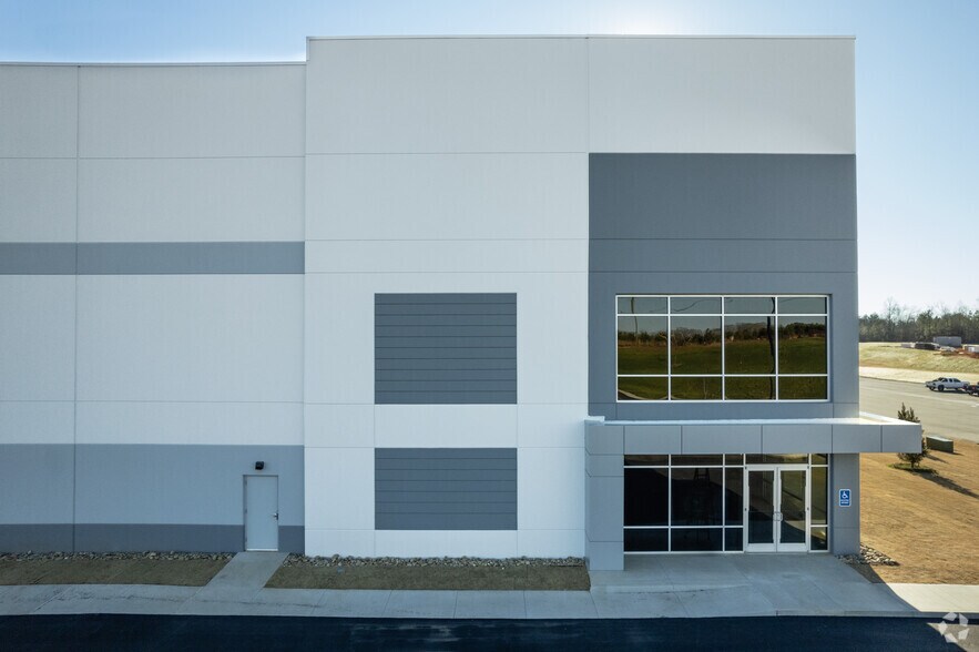 More Photos Of 121 Logistics Dr, Gaffney Unknown For Lease