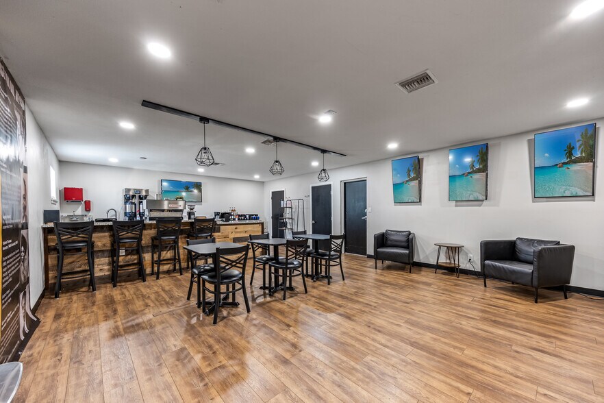 More Photos Of 2787 Aurora Rd, Melbourne Freestanding For Sale