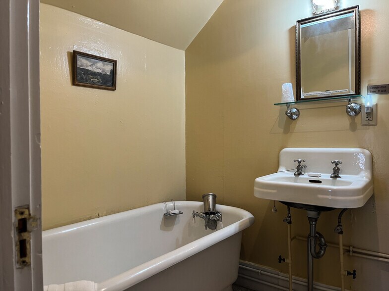 More Photos Of 101 E Bridge Ave, Saratoga Hotel For Sale