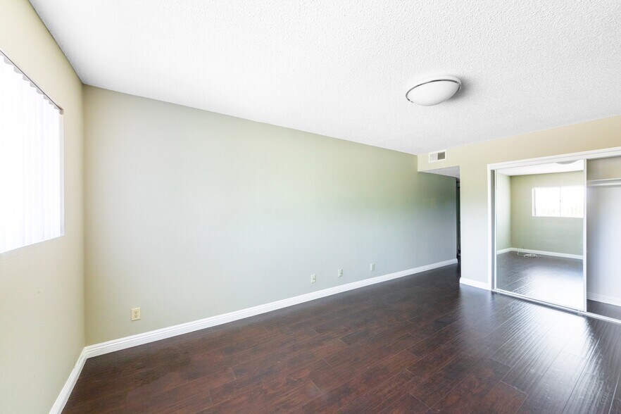 More Photos Of 13951 Moorpark St, Sherman Oaks Apartments For Sale