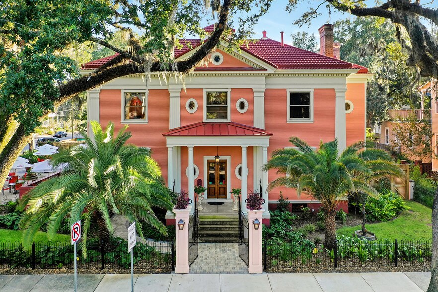 More Photos Of 119 E 37th St, Savannah Restaurant For Sale