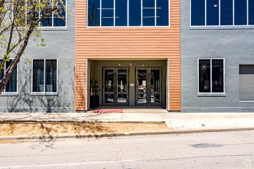 More Photos Of 816 Camaron St, San Antonio Office For Lease