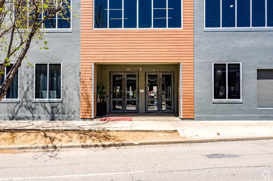 More Photos Of 816 Camaron St, San Antonio Office For Lease