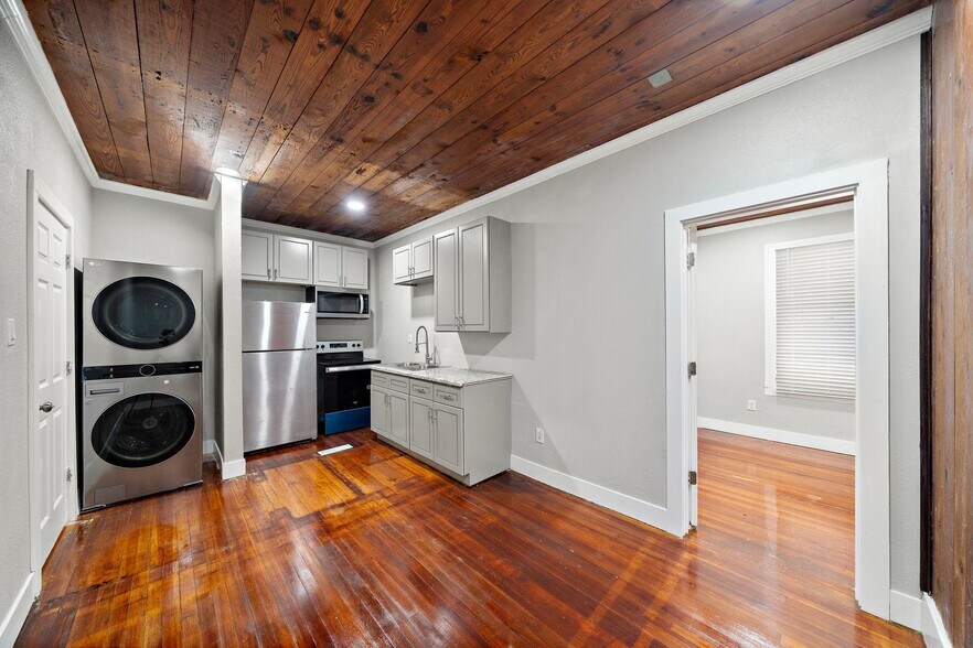 More Photos Of 2115 Broadway St, Galveston Apartments For Sale