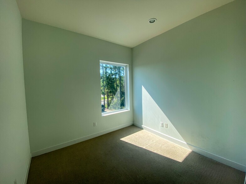 More Photos Of 327 S County Highway 393, Santa Rosa Beach Medical For Lease