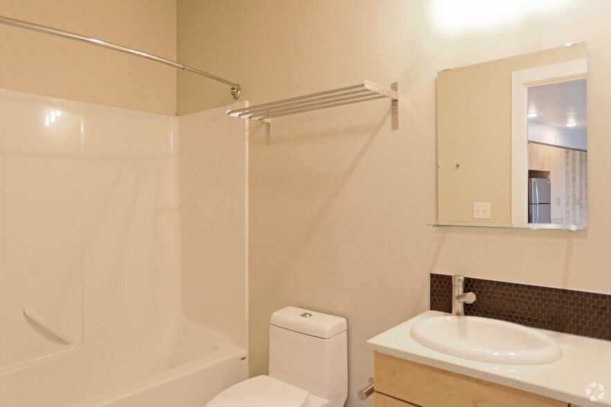 More Photos Of 4780 SE Milwaukie Ave, Portland Apartments For Lease